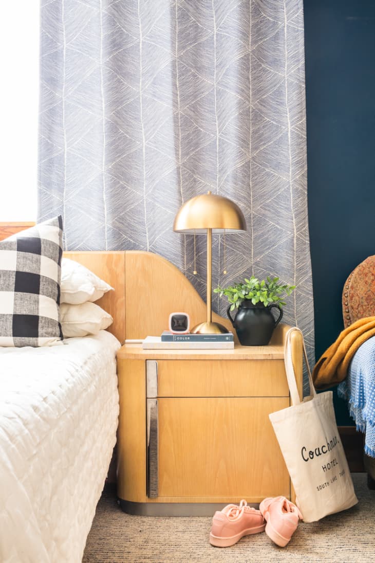 Bed lamp 2024 switch